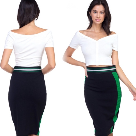 White ribbed faux button crop top - Picture 3 of 6